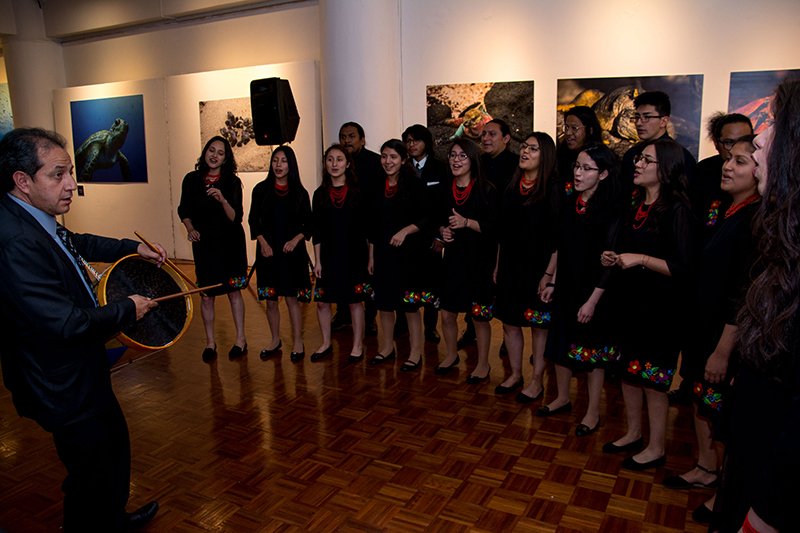 The Choir of the Catholic University presented a repertoire  during the opening of the exhibition